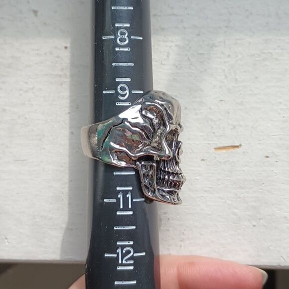 SKULL RING LARGE chunky skull GOTH ring - Picture 8 of 9